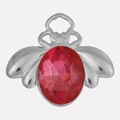 Dettaglio macro del ciondolo ape in acciaio inossidabile 304 con vetro rosso sfaccettato - Argento Rosa Vivo (S2026-S-H)