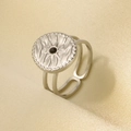Dettaglio dell'anello in acciaio inossidabile con design a raggiera e pietra nera - Base Argento Con Pietra Nera / Stile Argento (Strass Nero)