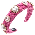 Dettaglio cerchietto in tweed rosa con cuori di perle e etichetta Hand Made - Rosa Rossa