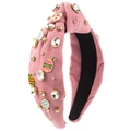 Detail van de roze stoffen haarband met strass steentjes en kleurrijke emaille paaseieren - Roze