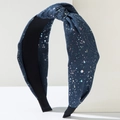 Detail van blauwe denim haarband met kleurrijke glitters en een knoopontwerp - Marineblauw