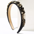 Diadema barroca con cristales brillantes sobre satén negro y montura de metal dorado - Negro