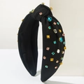 Detail bunter Strasssteine auf schwarzem geknotetem Haarreif mit breitem Stoffband - Schwarz