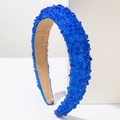 Detail van koningsblauwe kralen hoofdband met antislip suède voering voor comfort - Blauw