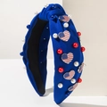 Dettaglio fascia blu annodata con cuori bandiera USA e perle finte colorate - Blu