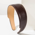 Serre-tête large en cuir marron foncé avec motif litchi et surpiqûres orange contrastées - Marron
