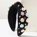 Détail d'un serre-tête noué noir avec fleurs en résine colorées et strass étincelants - Noir
