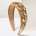 Detailansicht des barocken Samt-Haarreifs mit Kristallsteinen und goldener Rose - Braun