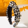 Diadema de Halloween con patrón de cuadros blancos y negros, pedrería y dijes de calaveras - Fantasma