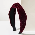 Dettaglio cerchietto in velluto bordeaux con strass argentati e design a nodo vintage - Rosso