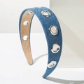 Modieuze donkerblauwe denim haarrand met grote zilveren metalen ogen op wit display - Donkerblauw