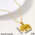 Collar de acero inoxidable 304 dorado con colgante de elefante y grabado floral - Dorado