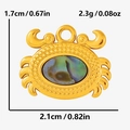 Vue détaillée du pendentif crabe en nacre d'abalone avec dimensions 1,7x2,1 cm - Petit Crabe Doré - Coquille d'Abalone