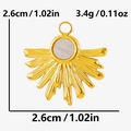 Detailansicht des Sonnenanhängers mit Perlmutteinlage und 26mm Größenangaben - Gold Wellenförmiger Sonnenstrahl Perlmutt Anhänger (S2136-G-W)