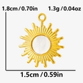 Vista dettagliata del ciondolo a sole in acciaio inossidabile con dimensioni 1,8x1,5cm - Oro-Madreperla Bianca-Piccolo (S2147-G-W)
