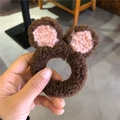 Detalle de coletero de oso de peluche marrón suave con textura sherpa para niñas - Oso Marrón