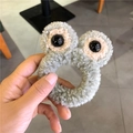 Coletero de felpa gris con ojos de rana en 3D y detalles rosas para niñas - Rana verde