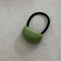 Minimalistisches hellgrünes Haargummi in Bohnenform mit elastischem schwarzem Band - Grün