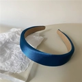 Elegante diadema de satén azul marino acolchada con textura sedosa para dar volumen - Azul Real
