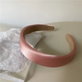 Diadema acolchada rosa loto chic con acabado satinado brillante y forro antideslizante - Rosa oscuro