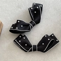 Lot de deux barrettes à nœuds noirs avec bordure blanche et perles synthétiques - Nœud Noir (G3.3)