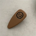 Minimalistische matte braune Haarklammer mit einem schwarzen 3D-Smiley-Symbol - Wassertropfen Entenschnabel-Clip / Kaffee Smile Face