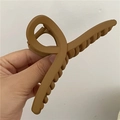 Pinza grande para el pelo en amarillo mostaza mate con diseño cruzado y antideslizante - Marrón