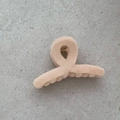 Mini molletta per capelli in peluche rosa con finitura in velluto per frange laterali - Stile Incrociato / 4.5cm x 2.4cm / Modello Incrociato Bianco Sporco (H8)