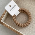 Braunes strukturiertes Spiral-Haargummi-Set in Kaffeetönen auf Karte - Schraubverschluss / Khaki