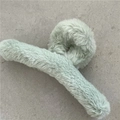 Pince à cheveux en peluche fausse fourrure vert clair pour coiffures d'hiver - Pince Crabe Croisée / Vert menthe