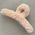 Pince à cheveux croisée en fausse fourrure de lapin beige pour coiffures d'hiver - Pince Crabe Croisée / Rose Clair