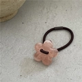 Detail von hellrosa Acryl-Blumen-Haargummi mit kaffeebraunem elastischem Perlenband - Rosa