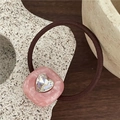 Roze haarelastiek met marmertextuur en sprankelend hartvormig kristal op bruine band - Roze Vierkant Met Witte Strass (J6.1)