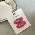 Détail de pinces à cheveux ovales roses avec strass colorés sur carte d'accessoires - Paire Fuchsia