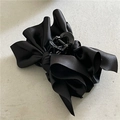 Große schwarze Satin-Schleife Haarklammer mit glänzender, mehrlagiger Stoffstruktur - Schwarz