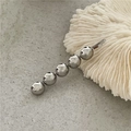 Vue détaillée de cinq perles en métal argenté poli sur une barrette à cheveux minimaliste - Petite Barrette à Cinq Perles (B2.2 五个圆一字夹(小))