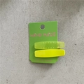 Detalle de pinzas geométricas para el pelo en verde neón y amarillo sobre tarjeta de cartón - Estilo Rectángulo Verde / Verde