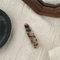 Dettaglio del fermaglio per capelli in acetato tartarugato con clip a becco d'anatra - Clip Becco d'Anatra Foglia / Tartarugato Chiaro