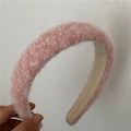 Dettaglio del cerchietto rosa in peluche con pelliccia sintetica e fodera interna - Rosa