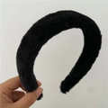 Diadema gruesa de felpa negra para mujer con textura de piel sintética suave de invierno - Negro