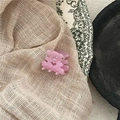 Détail de la pince à cheveux ours rose avec strass et découpe en forme de cœur - Mini Pince Ours / Violet