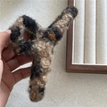 Pinza per capelli invernale in peluche leopardato con morbida ecopelliccia e marrone - Pinza a Croce in Peluche Leopardata (A3.3)