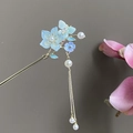 Traditionelle Goldhaarnadel mit blauen Harzblüten und langen Perlenquasten - Blaue Doppelte Blume Künstliche Perle Quaste Stil (2451) / Hellblau