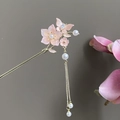 Goldener Hanfu Haarstab mit rosa Blüte, Schmetterling und langen Perlenquasten - Rosa Blume Schmetterling Künstliche Perle Quaste Stil (2453) / Rosa