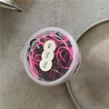Dettaglio di elastici per capelli colorati per bambini in scatola tonda trasparente - Imballaggio in scatola / Rosso Caffè Nero