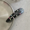 Süße Haarklammer in Tropfenform mit bunten Macaron-Punkten auf mattem schwarzem Metall - Schwarzer Wassertropfen / BB-Clips