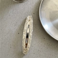 Dettaglio molletta per capelli ovale in acetato marmo crema con molla in metallo argento - Clip a Scatto Foglia di Salice / Khaki Bianco