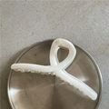 Dettaglio della grande pinza per capelli con trama marmo bianco e molla metallica - Trama Marmo Bianco Sporco (B6.1)