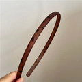 Dettaglio dei denti antiscivolo all'interno del cerchietto leopardato marrone - Larghezza circa 0.8cm / Medio (Leopardo Marrone)