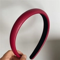 Detalle de diadema de cuero PU color burdeos con forro negro antideslizante interior - Rojo